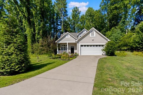 725 W Pine Street pending home in Juanita Hill, Hendersonville, NC