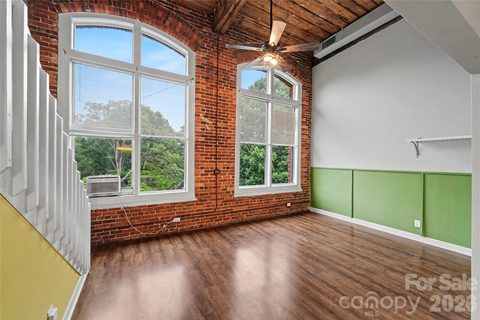 201 S Hoskins Road active home in Foxridge Lofts, Charlotte, NC