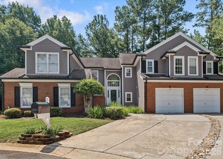 4818 Whistling Oak Court active townhome in Woodcroft, Charlotte, NC