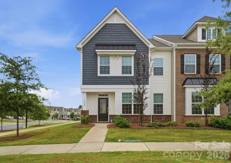 13905 Castle Nook Drive active home in Chateau, Charlotte, NC