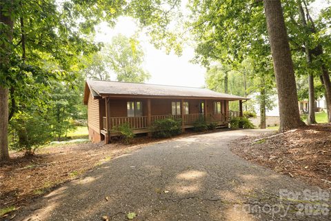 Homes in Woodridge, Hickory