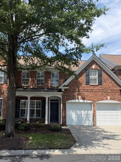 8033 Oratorio Place pending home in Beverly Crest, Charlotte, NC