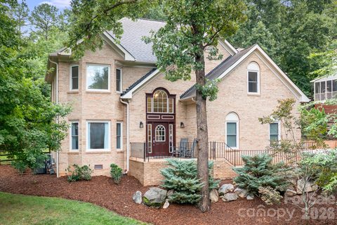 Anchorage, Tega Cay