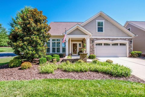 147 Brawley Point Circle pending home in The Courtyards At Brawley Point, Mooresville, NC