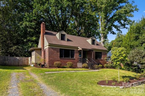 2220 Arnold Drive pending home in Country Club Hills, Charlotte, NC