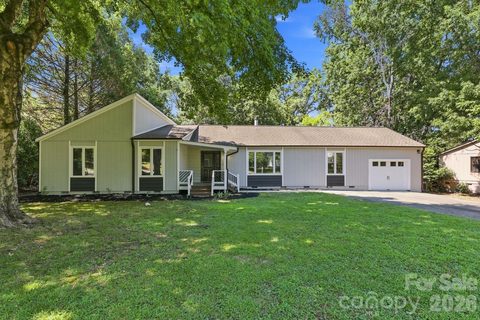 9110 Raintree Lane pending home in Raintree, Charlotte, NC