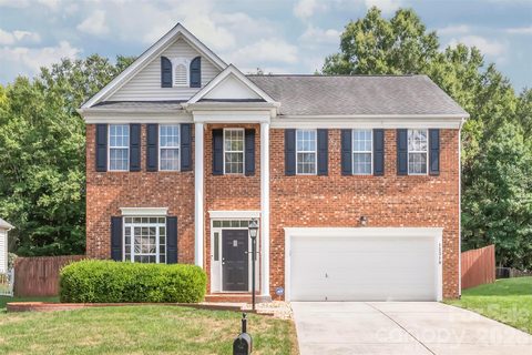 12319 Silveroak Lane active home in Strathmoor, Charlotte, NC