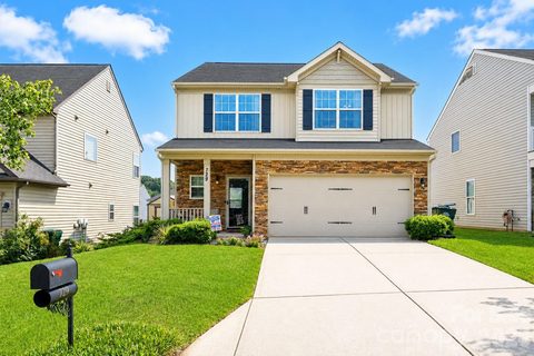 729 Centennial Street active home in The Village At Parkside, Gastonia, NC