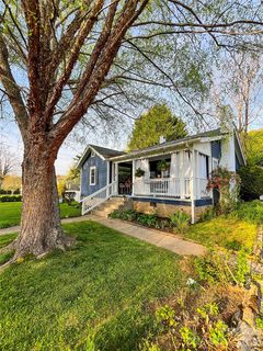 271 Brook Street active home in Brookwood Place, Waynesville, NC