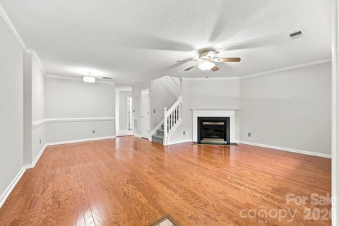 3274 Summercroft Lane pending home in Rossmore, Charlotte, NC