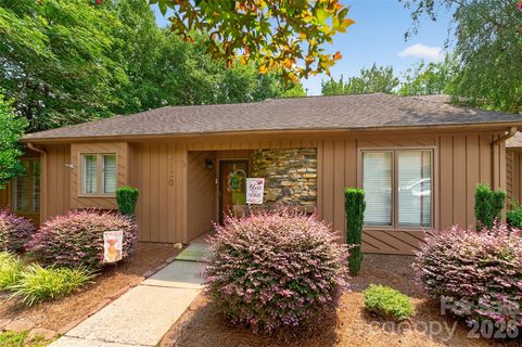 1630 12th Street pending home in Huntington Woods, Hickory, NC
