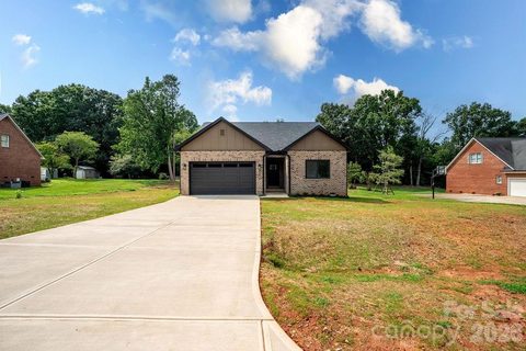 A home in Lincoln Forest