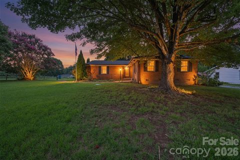 2111 24th Street sold home in Havenwood, Hickory, NC