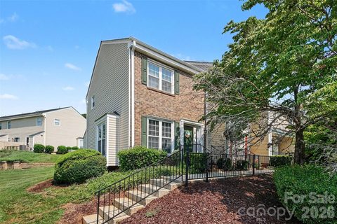 979 Surry Lane pending home in Ferrington Place, Gastonia, NC