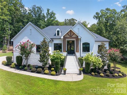 809 Woodland Forest Drive pending home in Woodland Forest, Waxhaw, NC