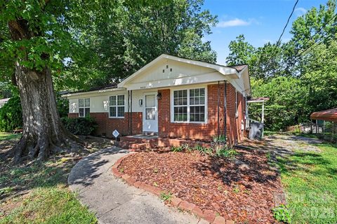 4421 Knollcrest Drive active home in Brookfield, Charlotte, NC