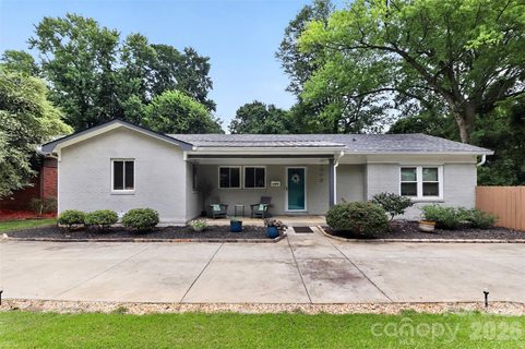 1016 Dresden Drive pending home in Eastway Park, Charlotte, NC