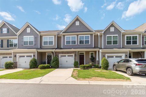 11311 Savannah Creek Drive pending home in Savannah Townhomes, Charlotte, NC