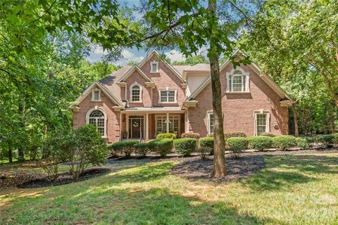 4812 Pimlico Lane pending home in Queens Gate, Waxhaw, NC