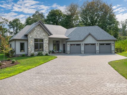 422 Ascension Valley active home in Horse Shoe Cove, Horse Shoe, NC