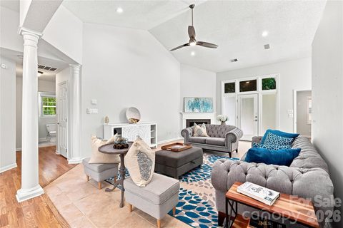 9101 E Orchard Lane pending home in Cameron Wood, Charlotte, NC