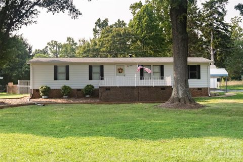 9606 Walkers Ferry Road active home in Parkwood, Charlotte, NC