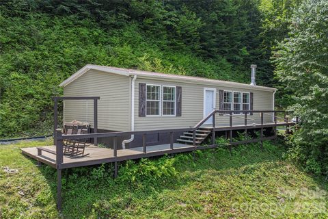 92 Bobcat Road active home in Smokey Mountain Acres, Maggie Valley, NC