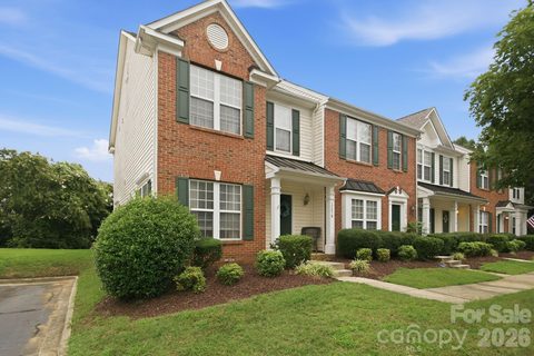 12418 Blossoming Court active home in Garden Oaks, Charlotte, NC