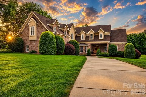 2027 Meadow Run Drive pending home in Valley Ranch, Matthews, NC
