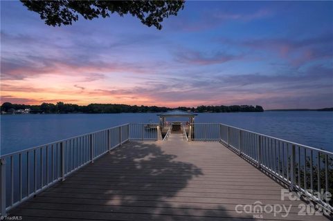 A home in High Rock Lake