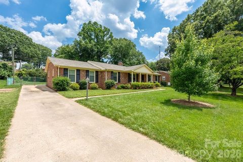 5022 Cheviot Road active home in Allen Hills, Charlotte, NC