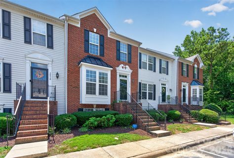 12312 Verdant Court pending home in Garden Oaks, Charlotte, NC