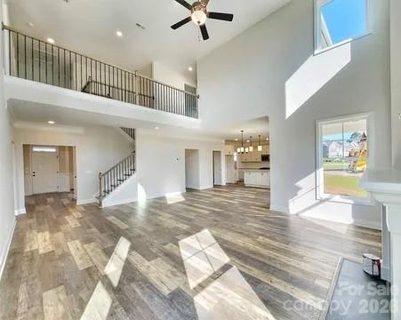 295 Village Glenn Circle active home in Windemere, Blythewood, SC