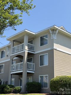 11005 Graduate Lane pending condo in University Terrace North, Charlotte, NC