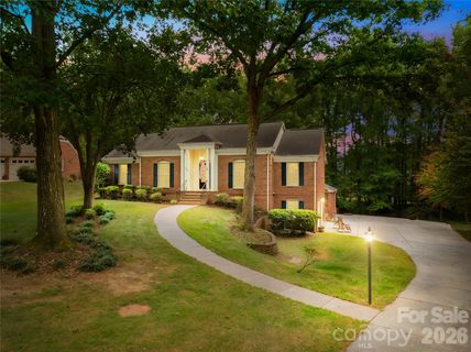 8028 Mattson Place active home in Providence West, Charlotte, NC