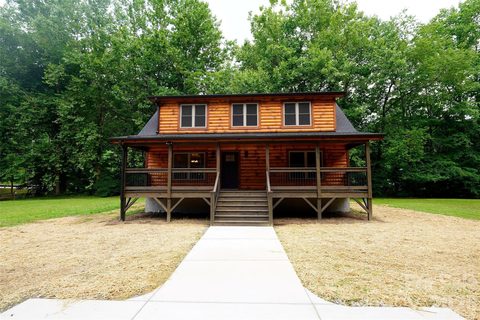 616 Twinbrook Lane active home in Twinbrook, Maggie Valley, NC