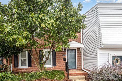 8017 Regent Park Lane active townhome in Sharon South, Charlotte, NC