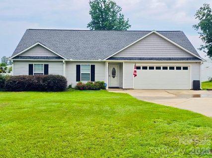 3301 Silver Fox Circle active home in Hunters Ridge, Lancaster, SC