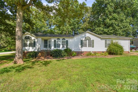 103 Key West Lane active home in Windward Pointe, Mooresville, NC