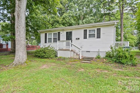 906 E 10th Avenue active home in Carver, Gastonia, NC
