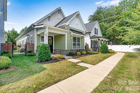2011 Claybrook Lane pending home in Westport Lakeside, Denver, NC