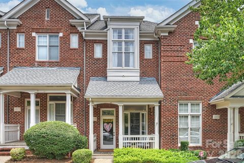 4913 South Hill View Drive pending home in South Hill, Charlotte, NC