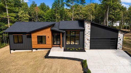407 Melnick Terrace pending home in Keswick Hills, Asheville, NC