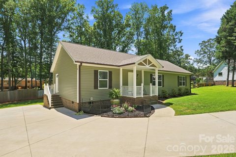 A home in Windward Pointe