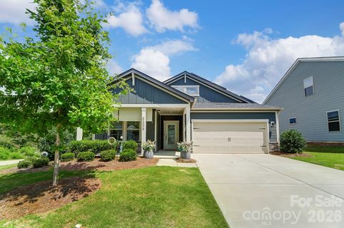 5609 Lavaux Court active home in The Vineyards On Lake Wylie, Charlotte, NC