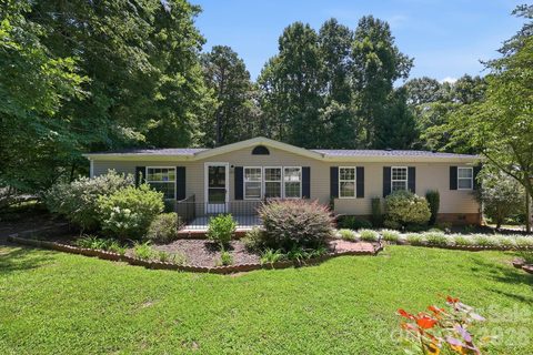 299 Sailwinds Road pending home in Windward Pointe, Mooresville, NC