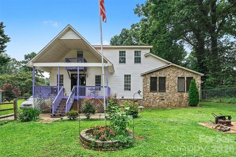 3315 Carver Place pending home in Rockwell Park, Charlotte, NC