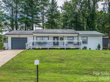 7 Southwicke Drive active home in Southwicke Estates, Arden, NC