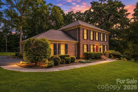 3906 Wandering Lane