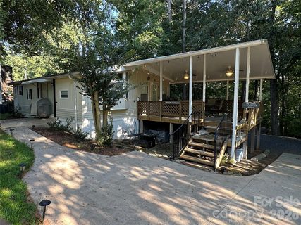 111 Hickory Circle pending home in Badin Shores Resort, New London, NC